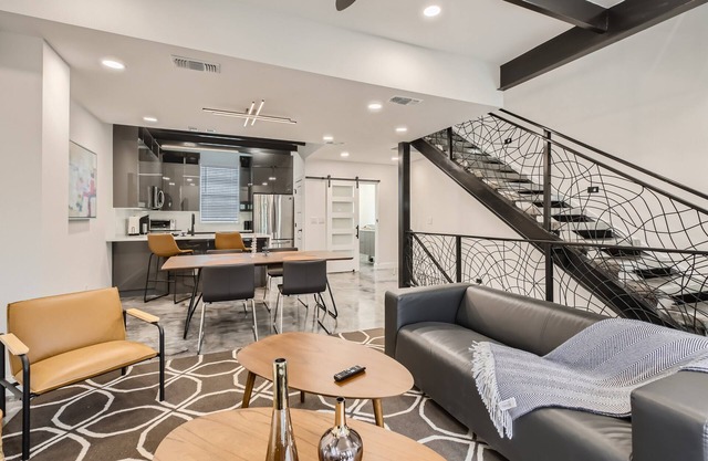 New Modern 3-bedroom house in beautiful San Antonio with 360 Rooftop