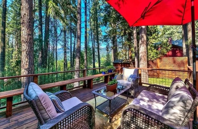 NEW Modern Cozy Cabin w/Spectacular Deck