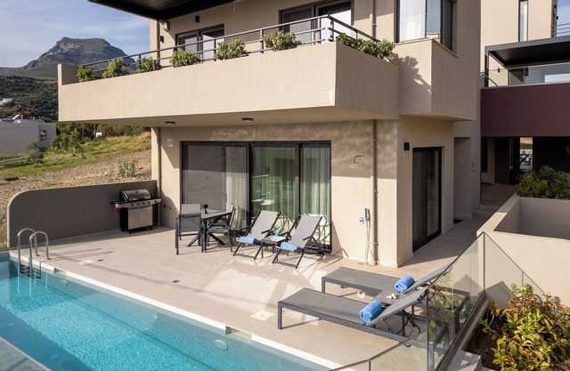 New Modern Villa with Private Pool, 100m from the Beach in South Crete