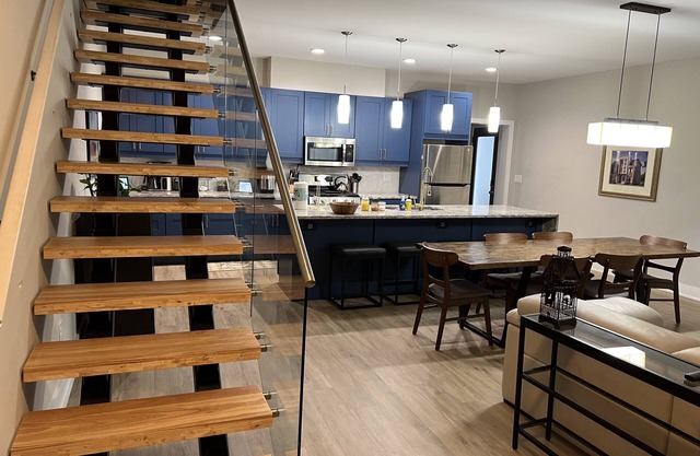 New Modern Home - 5 min walk to Georgia Tech, Sleep 14