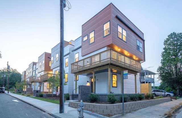 NEW Modern House with Roof Deck of Atlanta Skyline
