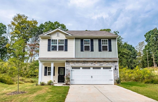 New! Modern Large House Great Location near UNC-Charlotte, TopGolf, Carowinds
