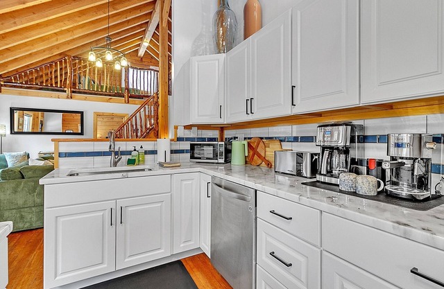 NEW! Modern Log Cabin with Skiing & Work-Friendly Setup