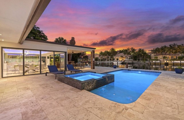 New Modern Mansion on Water w/Dock/Billiards