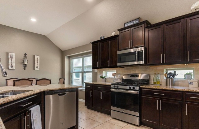 *NEW*Modern | Private Backyard | Office | Pets OK!