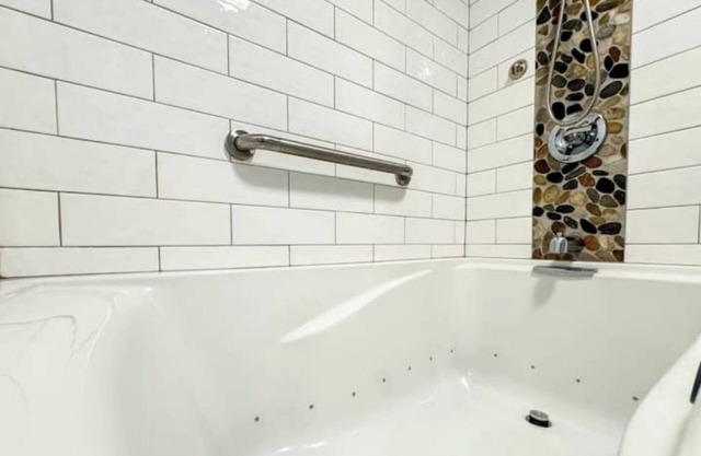 NEW - Mtn Views - Full Kitchen - Sauna - Pool - NH