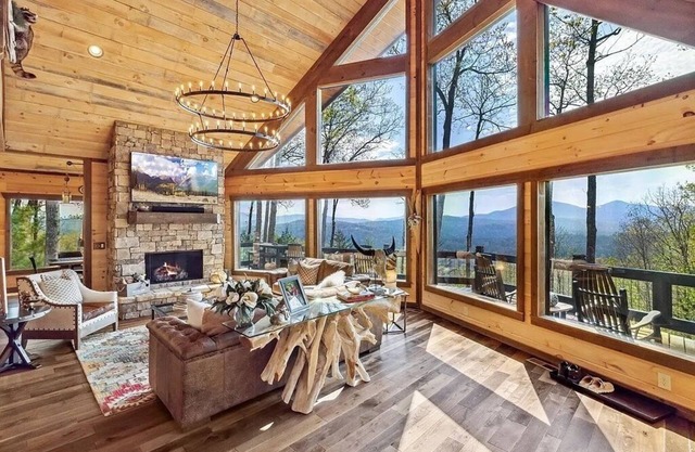 New! Mtn Views, pool table, fire pit