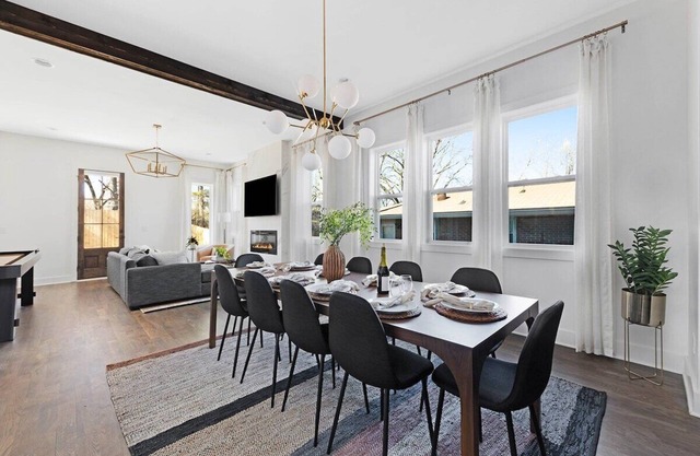 New Nash home: Games, Glam room, Private yard, BBQ