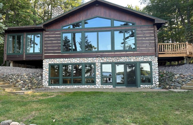 New! Overlook at Round Lake