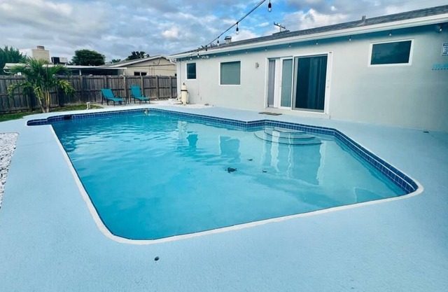NEW! Paradise on the River Pool+King Bed-Waterfront