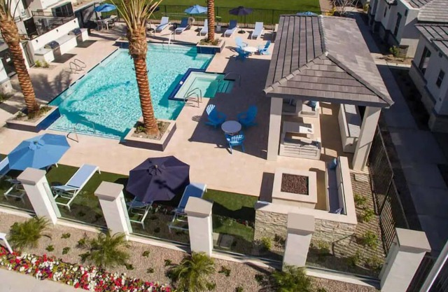 New! POOL, Grill, King Bed, Park