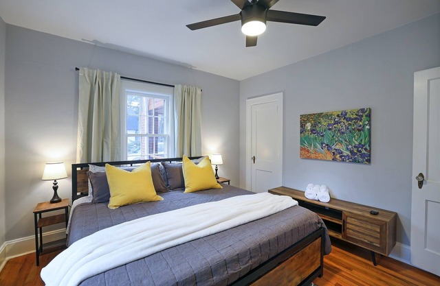 *New & Renovated* MCM Duplex 3 mi to DT Durham