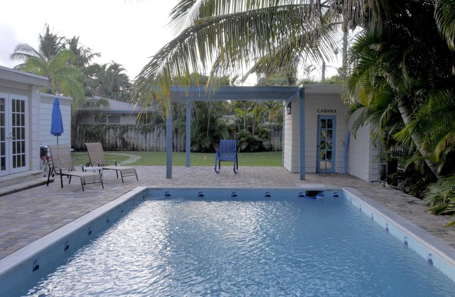 NEW ! Restored mid-century 'Old Florida' beach-house w/pool, wi/fi