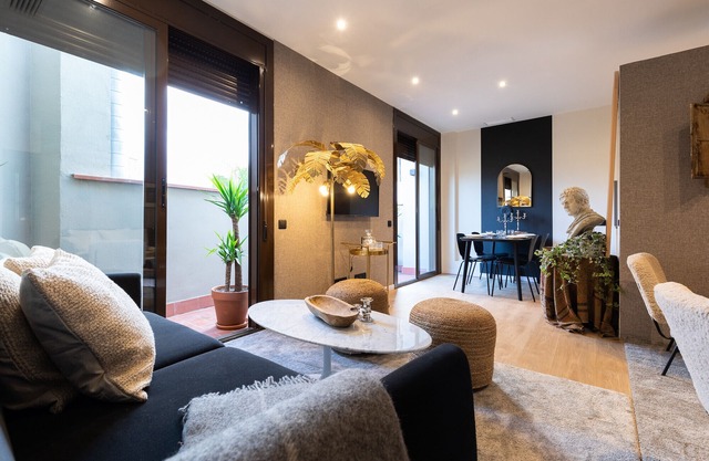 New! Serviced Boutique Apartment close to Ramblas! Daily Cleaning!