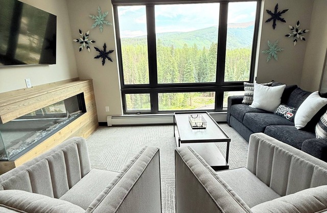 New Ski-in/out VIEWS Garage Parking Hot Tub