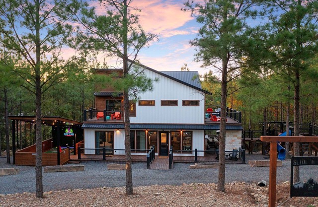 *NEW* Slide N Seek Retreat! Putt-Putt! TreeHouse!