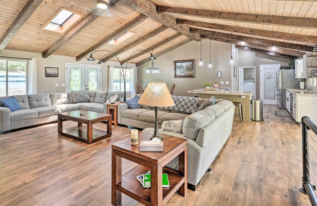 NEW! Spacious Golf Course Cabin w/ Pond Fishing!