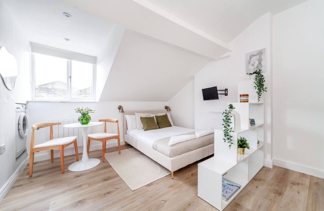 New Studio flat in Finsbury park w/parking
