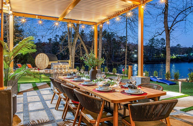 *New* | Stunning 5BR w/Hot Tub, Sauna, Firepit & Theater | 20 Mins to Asheville