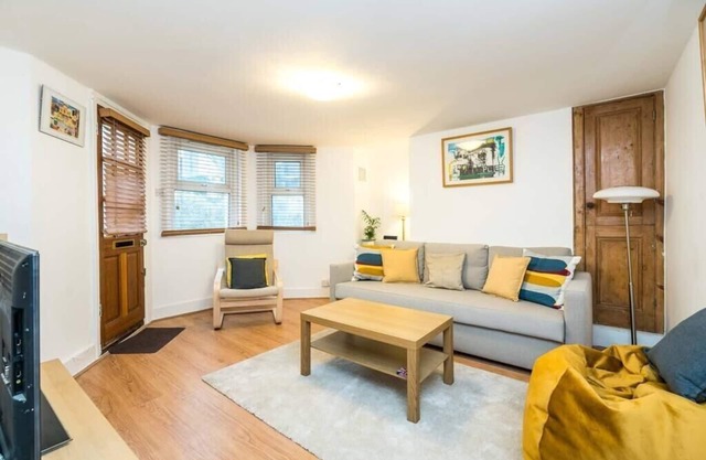NEW Stylish 1 Bedroom Flat with Garden | London
