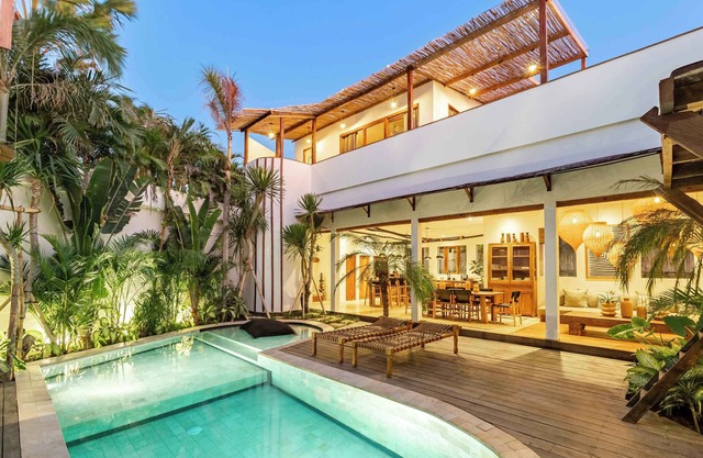 New Stylish 4BR Rooftop Lounge 12min To Beach