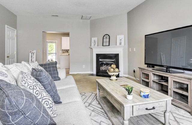NEW! Stylish Apex Townhome: Near Dining & Hiking
