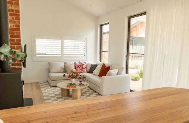 NEW-Stylish Bungalow w/Hot Tub!