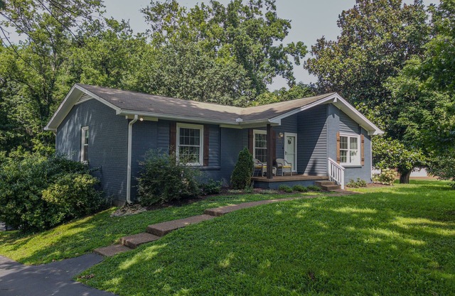 New Sunnyside Neighborhood Monthly Rental!