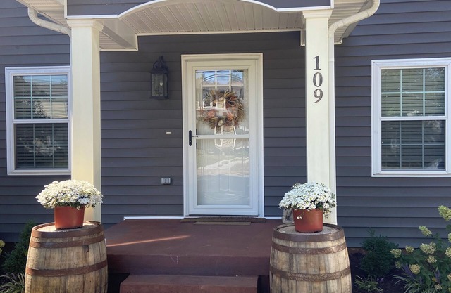 NEW “ Sweet SouthernComfort” 3 bd 2+bth. IN TOWN