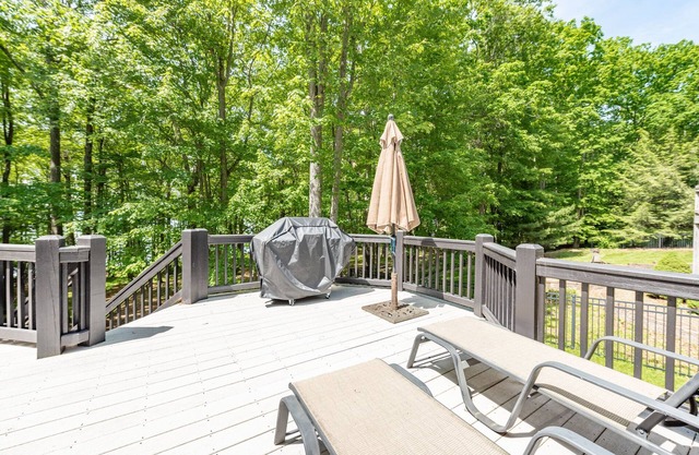 New! Tall Timbers: Lakefront, Private Dock, Hot Tub, Fireplaces!