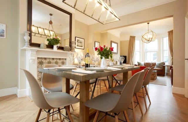 NEW The City Escape: Luxury Townhouse with parking