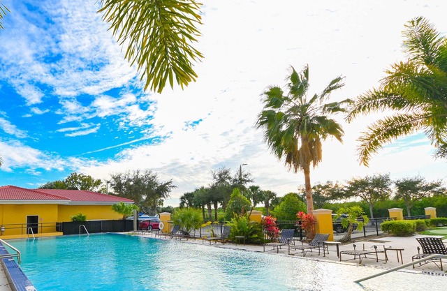 *NEW* The Getaway- Dual suites, pool- South Tampa