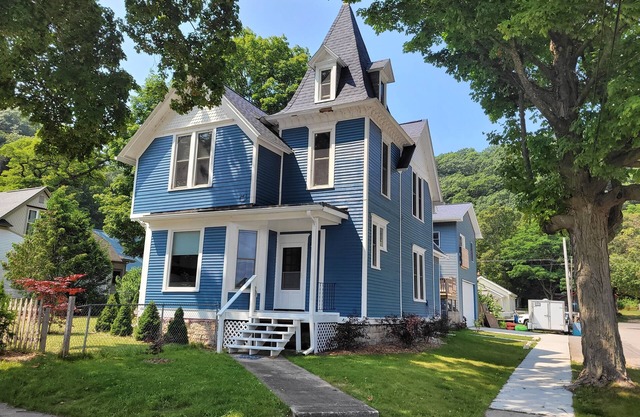 New! The Glarum House - Gorgeous Dog-Friendly Historic Home in Great Location with Central A/C!