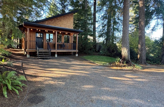 NEW ~ The Grove Guest House~nRest and unwind, nestled among the trees 🌲