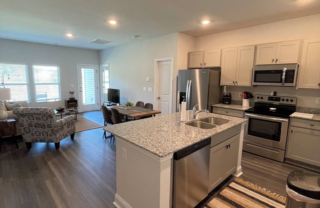 New Townhome in North Myrtle near the Sports Complex & minutes from the beach.