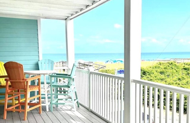 New Updated Beachfront Condo w/pool Carolina Beachn