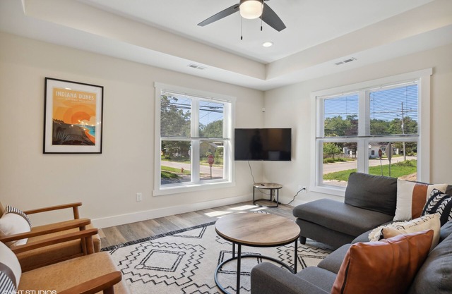 New Vacation Home - 4 Bed/3 Bath w/Hot Tub & Fire pit - 5 min to beach