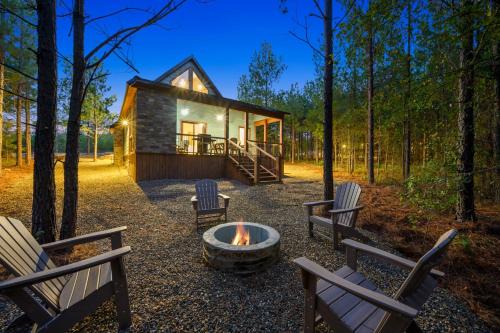 NEW Woodland Escape with Spa & Fire pit - Sleeps 4