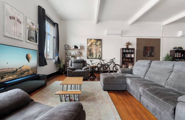 New York inspired apartment in the heart of Nelson city, live like a local.