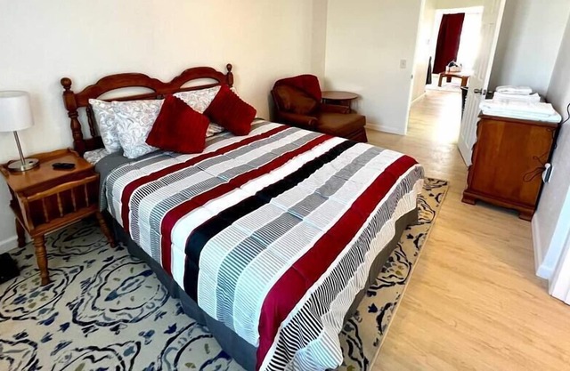 NEW★Clean&Fresh4BR/3BA★Unit A Completely remodeled
