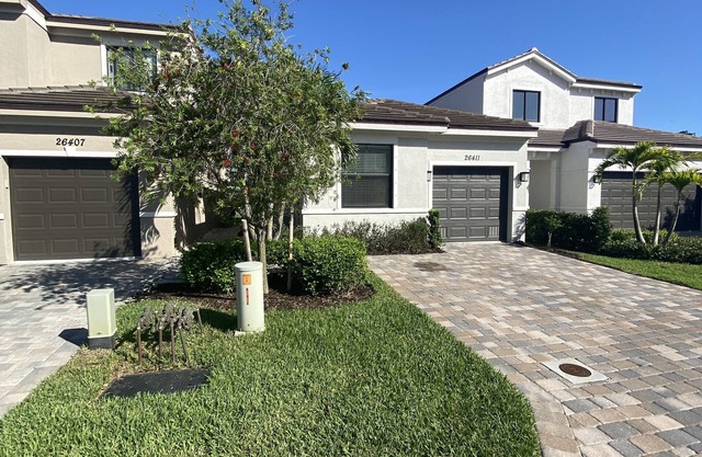 Newer 3 bedroom Fully Furnished Single Family Home in Golf Community for Rental