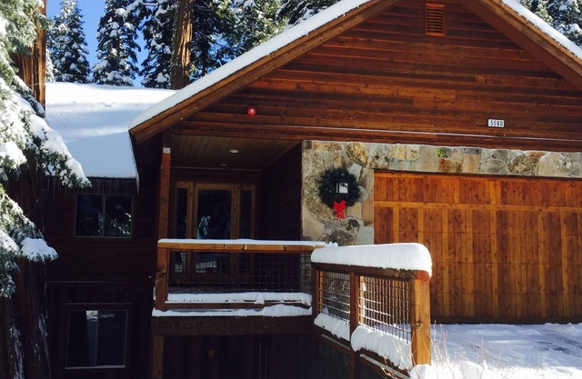Newer Built ski to ski lift , Extra Master Bedroom ,Sleeps 10