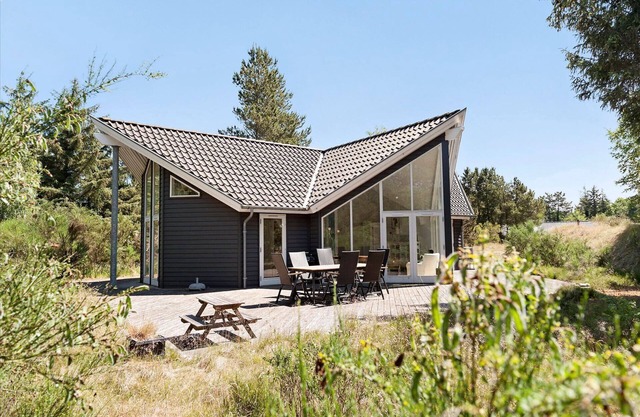 Newer cottage with 3 bedrooms and loft - 150m to the beach - hottub