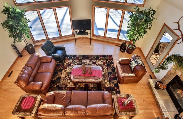 Newer pet friendly lake home with 4 bedrooms and 3 baths