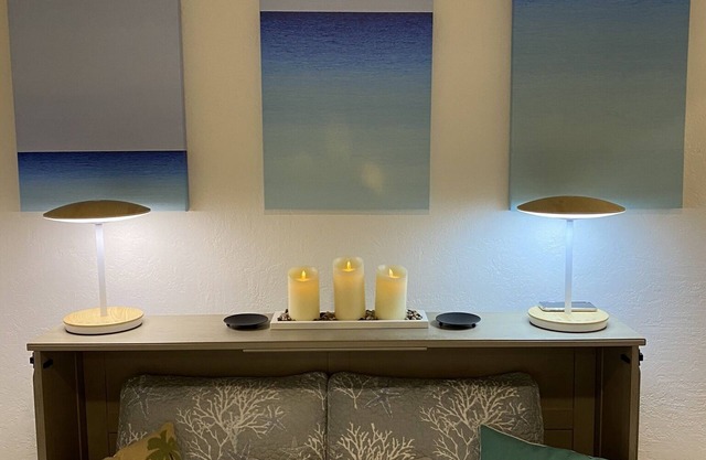 Newer Reno 2nd Floor Studio, Steps to Beach, Heated Pool, Gated Assigned Parking