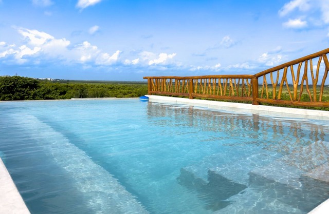Newly build 2 bedroom, luxury apartment a few steps from beach.