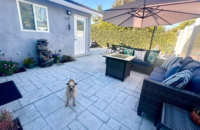 Newly built Adorable home with Huge patio with fire pit. Peaceful and quiet!