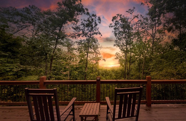Newly built cabin among the treetops with hot tub, firepit & amazing deck
