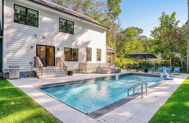 Newly Constructed Modern Vacation Villa Minutes to some of the best.