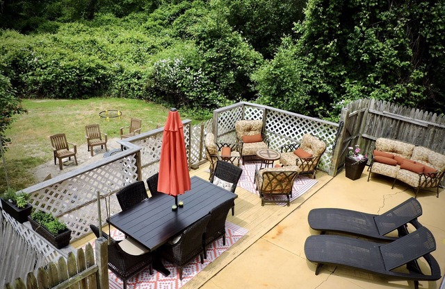 Newly remodeled contemporary, with the perfect beach feel!